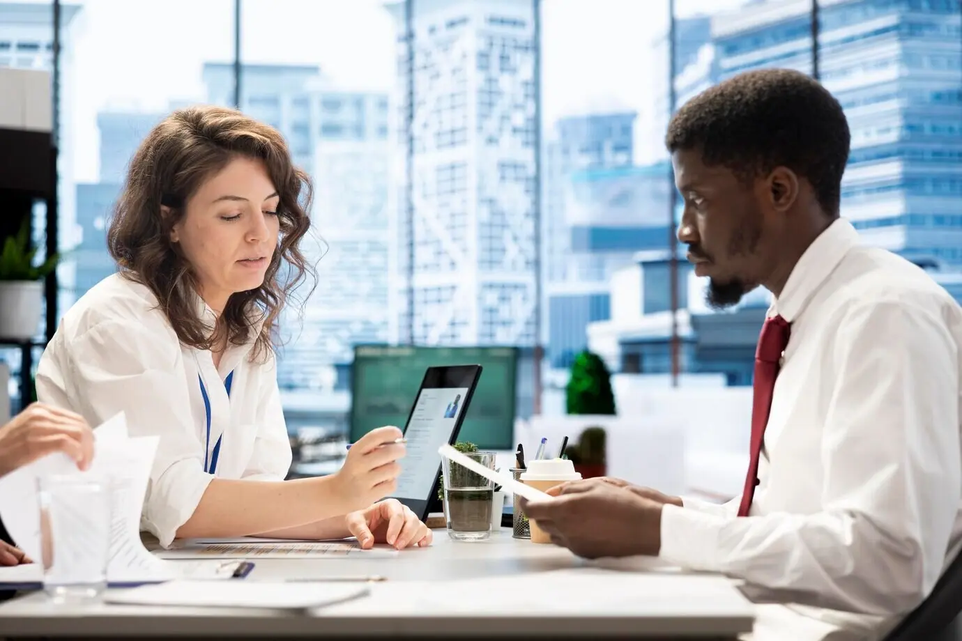 Работодатели, работающие в команде, проводят собеседование с соискателем, чтобы определить пригодность.